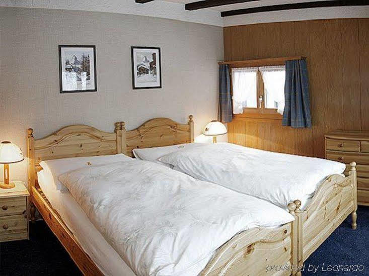 Petit Helvetia Budget Hotel Zermatt Habitación foto