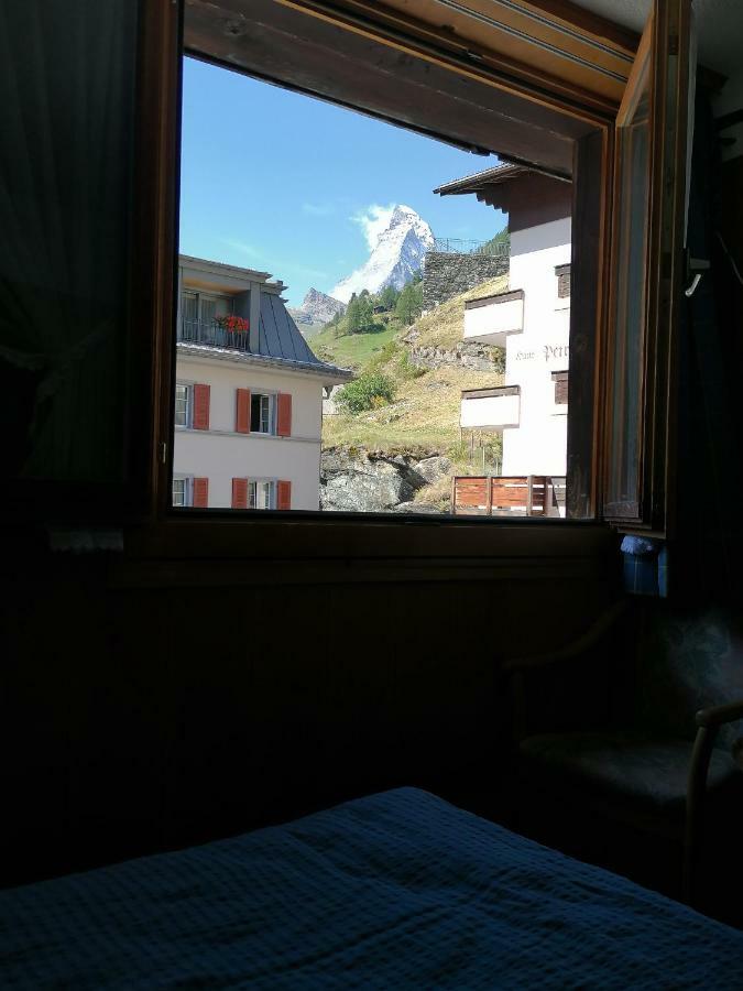 Petit Helvetia Budget Hotel Zermatt Exterior foto